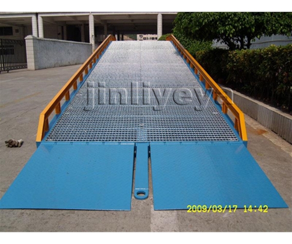 Mobile boarding bridge manufacturer