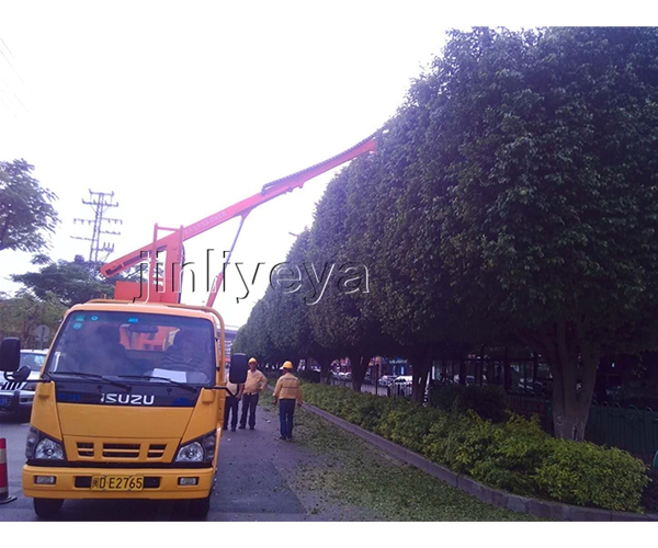 Vehicle mounted hedge trimmer